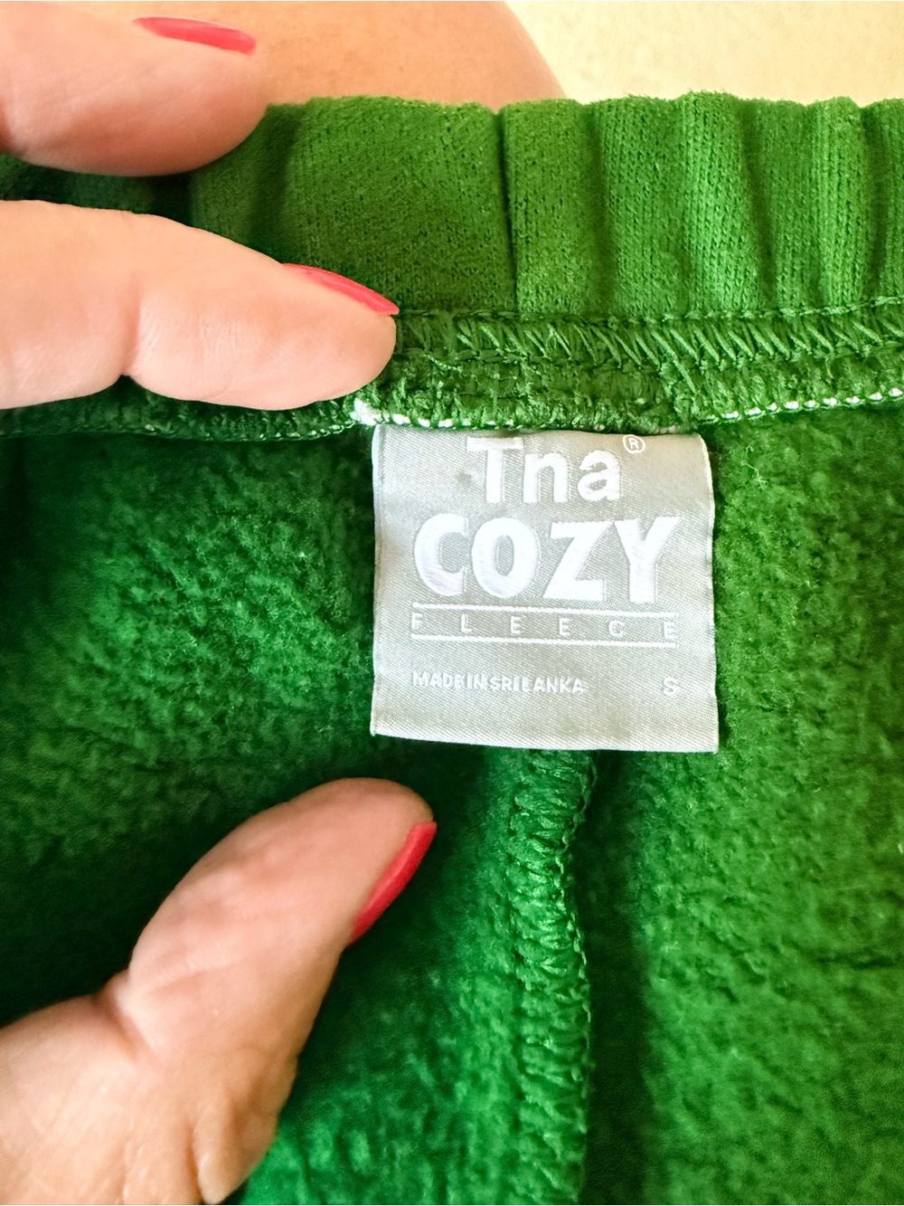 Aritzia Tna Cozy Fleece Boyfriend Shorts in a green.  Size small - Picture 3 of 3